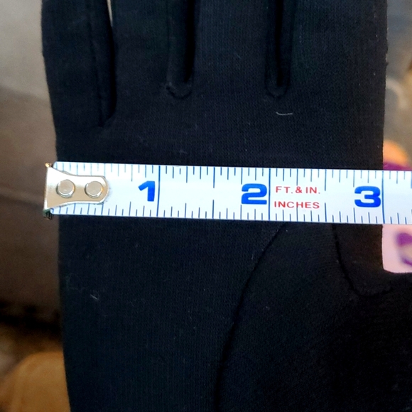 Cheetah Print & Black Gloves - Picture 5 of 10